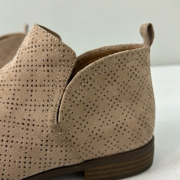 Sofft Gayle Perforated Booties in Aubergine Sz 7 - Picture 10 of 14